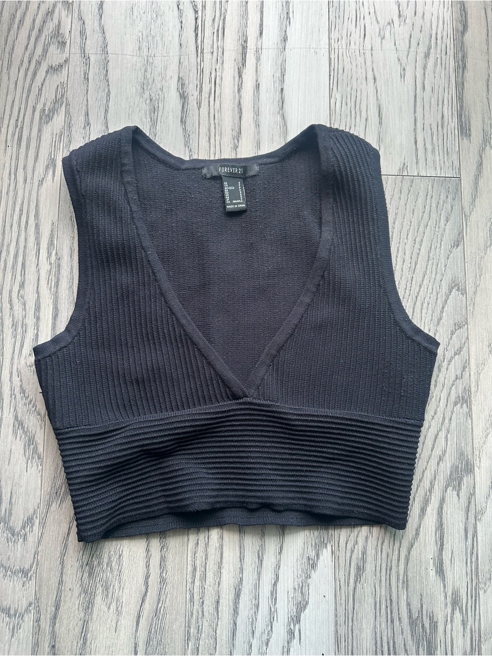 Forever 21 Black Ribbed V-Neck Cropped Camisole